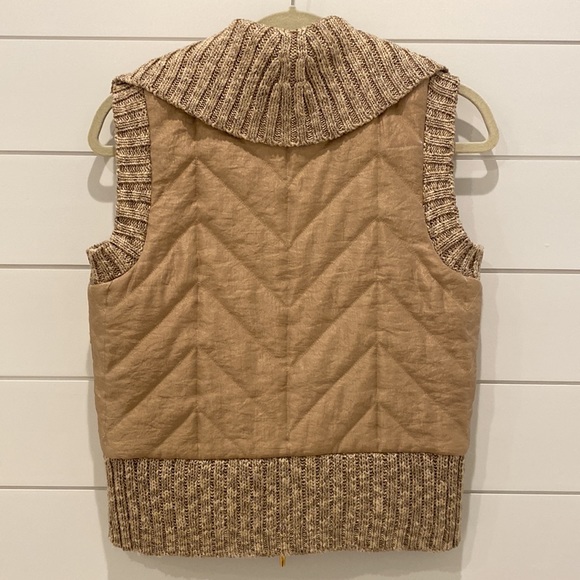 St John Sport Vest - Picture 2 of 9